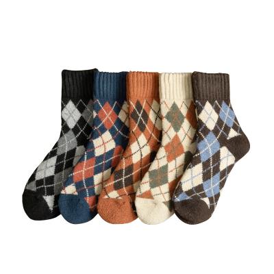 China Antibacterial Men Socks 2021 New Fashion Breathable Woolen Socks Absorb Comfortable Casual Retro Plaid Winter Sweaty Thick Warm Socks for sale