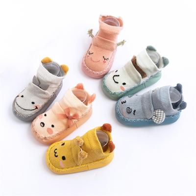 China Sporty baby bumps 2021 new children's cute cartoon anti-skid toddler bumps baby cotton socks baby for sale