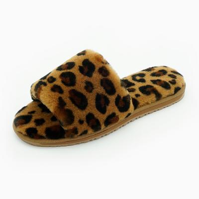 China New Fashion Australian Slippers Women's Plush Leopard Plush Outdoor And Indoor Sheepskin Fluffy 100% Cushioning Slippers For Girls for sale