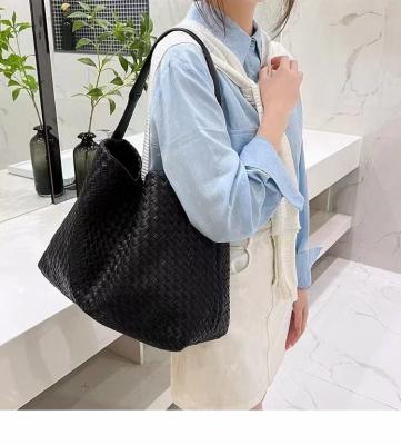 China Light Luxury Fashion Luxury Vegan Pu Leather Woven Shoulder Handbags With Purse Tote Large Capacity Fashion Ladies' Handbags for sale