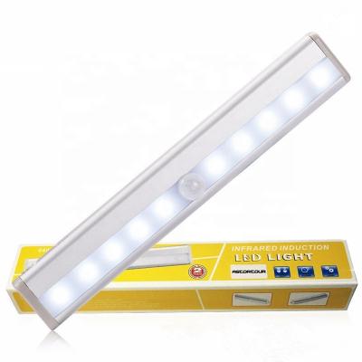 China Minimalist Infrared Sensor Led Night Light Closet Wardrobe Hallway Smart Human Body Sensing Disposable Battery Night Lights for sale