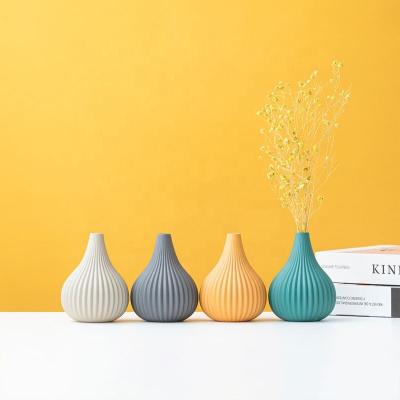 China exquisite & Small mini vase durable wholesale nordic ceramic white vase simple gift for home decoration for sale