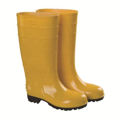 China New fashion high tube tube shoes light weight custom anti-puncture safety PVC light weight anti sensational rain boots water luminous smooth shoes à venda