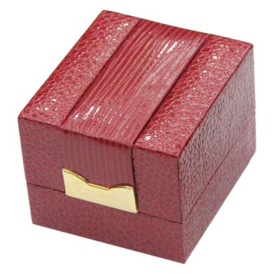 China High Quality Custom Leather Leatherette Paper Tarpaulin Ring Box Ring Jewelry Box Packaging Box for sale