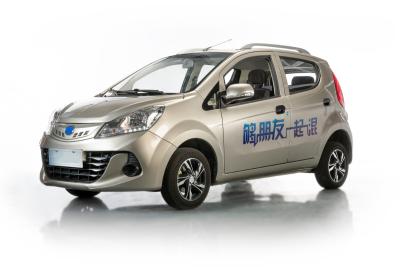 Cina 4 ruote conducono la mini automobile elettrica della città del corpo bianco con 2 sedili buoni scalando l'abilità in vendita