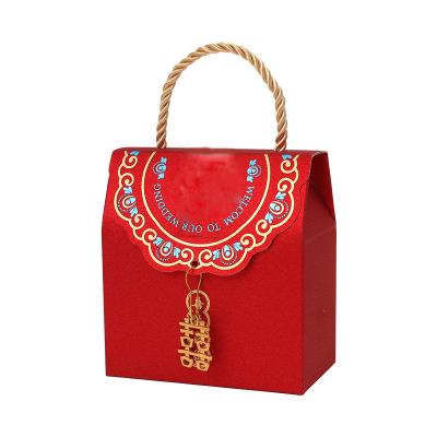 China Recyclable Luxury Wedding Candy Chocolate Packaging For Guest Shape Custom Paper Box With Handle for sale