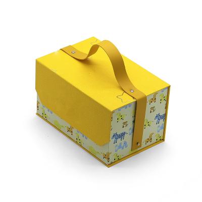 China Recyclable Magnetic Gift Packaging Cardboard Box With Handle For Flower Gift Packaging for sale