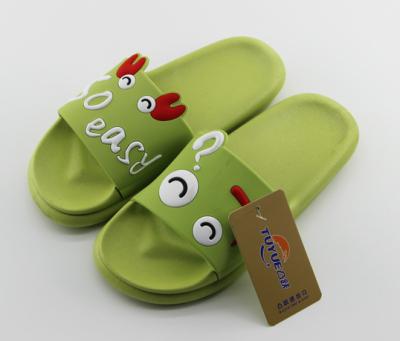 China Wholesale Waterproof Men's Summer Slippers Cute Animal Frog Green Indoor Outdoor Slippers for sale