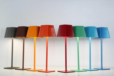 Chine Lampe de bureau à LED à changement de couleur avec contrôle tactile à vendre