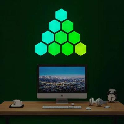 China RGBIC 16,7 Millionen Smart Hexagon Light Einstellbare Helligkeit 24V Spannung 25000 Stunden Lebenserwartung zu verkaufen