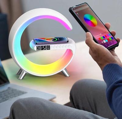 China G Shape RGBIC LED Ambient Night Light With Speaker / Wireless Charger Te koop