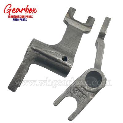 China Original Factory QR513/515 Manual Gearbox Transmission Parts 513MHA-1702303 FORK BRACKET-5TH REVERSE SHIFT For Chery E3 E5 A5 20*10*10 for sale