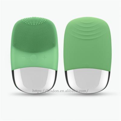 China New Arrival Silicone Facial Massager Brush Silicone DEEP CLEANING Rechargeable Facial Cleansing Brush for sale