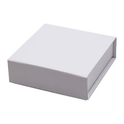 China Recycled Materials Fast Delivery Folding Small White Cardboard Gift Packaging Boxes With Magnetic Lid for sale