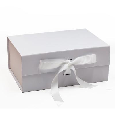 China Hot Selling Materials A5 Deep Size Recycled White Apparel Packaging Retail Foldable Gift Box With Magnetic Lid for sale