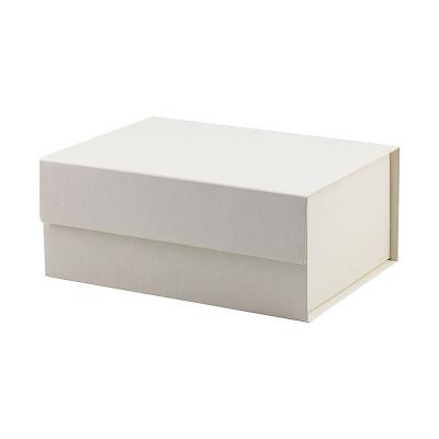 China Recycled Materials Custom Name Printing Deep A5 Size Ivory Bridesmaid Gift Boxes Available With Magnetic Lid for sale