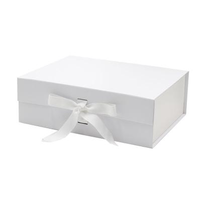 China Wholesale Recyclable Luxury Medium White Ribbon Closure Magnetic Gift Box Packaging For Candles for sale