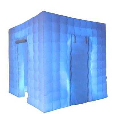 China Weeding 2 Doors 2.5x2.5x2.5m Color Changing LED Lighting Cube Led Inflatable Selfie Photo Booth For Wedding/Party/Event Te koop