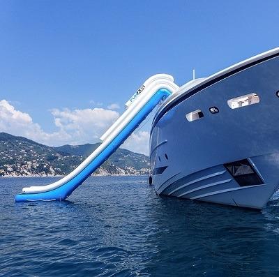 Chine Water Proof Customized Big Water Fashion Yacht PVC Tarpaulin Large Airtight Inflatable Water Slide Yacht Slide For Yacht à vendre