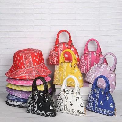 China 2021 PVC fashion texture handmade bill of cashew flower of the shell foreign lady bag oblique cross shoulder bag for sale