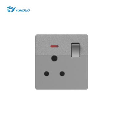 China UK Standard White Color 3pin 15A Socket Safety R2.5-2 PC Plate Electrical Wall Socket With 1Gang Switch for sale