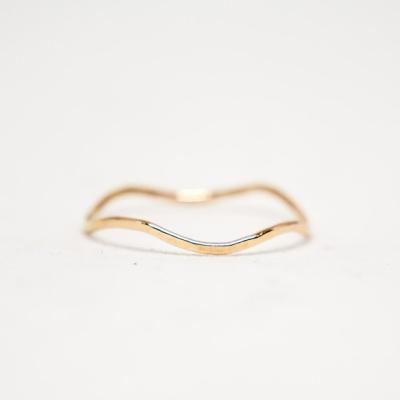 China Latest Wavy Ring Gold Rings Design For Women Simple Design Metal 14k Gold Rings Wavy Porcelain for sale