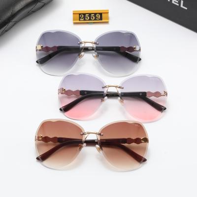 China 2022 New Wholesale Brand Fahion Vintage Low Price Sunscreen Sunscreen Heart Shaped Sunglasses Custom Made Popular Sun Glasses For Men And Women for sale