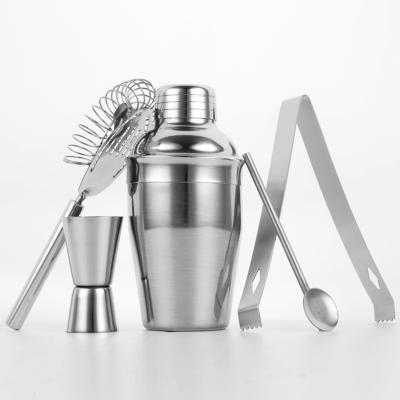 China Sustainable Professional Stainless Steel Bar Tools 4 Pcs/Set 550ML Shaker Bar Set Cocktails With Cocktail Drinks Recipes Booklet for sale