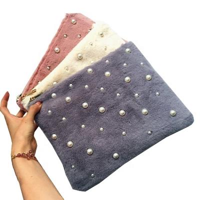 China Luxury Faux Fur Pearl Evening Clutch Bag Winter Faux Fur Pearl Evening Clutch Bag Luxury Winter Clutch Bag for sale