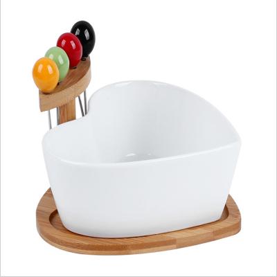 China SOPEWOD Sustainable Fruit Serving Dish Ceramic Serving Bowl With Bamboo Tray for sale