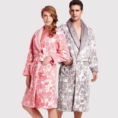 China 100% Anti-Static Thick Flannel Coral Fleece Hotel Bathrobe Plush Bathrobe For Women And Man Hot Sale for sale