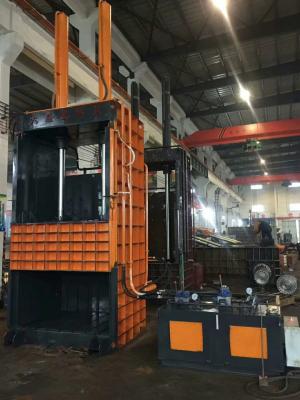 China Semi Automatic Vertical Baler Machine / Vertical Cardboard Baler ISO9001 for sale