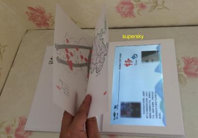 China HD tarjeta video del anuncio publicitario de la carpeta del aviador del folleto de 1024 de x 600 LCD para casarse la invitación en venta