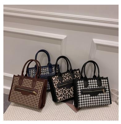 China 2022 Fashion Spring PORTABLE Bag New Fashion Women's Lattice Bag Leopard Single Shoulder Bag for sale