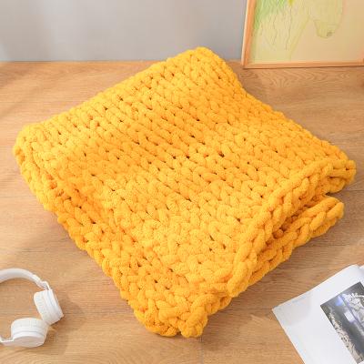 China Good Selling Super Comfortable Handmade Knitted Soft Throw Blanket Chenille Soft Blanket for sale