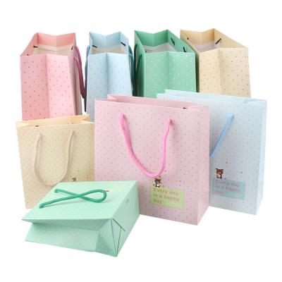 China Large Recyclable Modern Gift Bag For Present Birthday Kraft Paper Gift Packaging Bag for sale