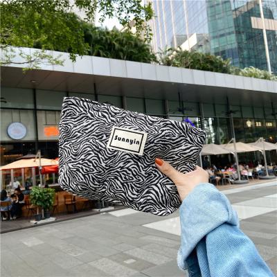 China Normcore/minimalist french custom organizer neceser jewelry pocket label logo cosmetic makeup storage bag for sale