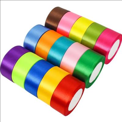 China Saubere Seiden Sandung Satin Band Roll in individueller Farbe für Geschenk Dekoration zu verkaufen