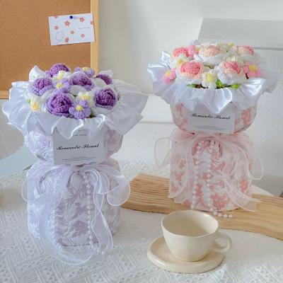 China Regalos para el Festival de Qixi Bouquets de flores de rosas trenzadas Gradientes Regalos para novia en el Día de San Valentín en venta