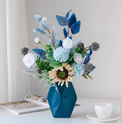 Chine Des fleurs artificielles créatives, des fleurs simulées, des décorations haut de gamme pour la table à manger, des décorations florales pour la maison, des décorations d'entrée, des ornements floraux à vendre