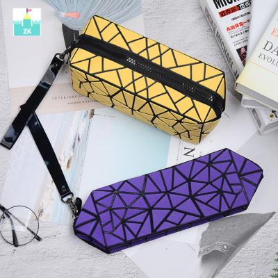 China Wholesale Fashionable Folding Cometary Bag Travel Organizer Women Luminous Pvc Toiletry Bag Ladies Geometric Zipper Cosmetic Bag for sale