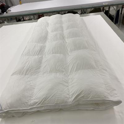 China Anti-static pure cotton white goose feather down comforter cheap price down comforter for sale