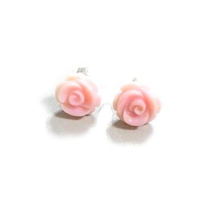 China Cute Natural Queen Conch Shell Earring Handcrafted Cutout Rose Flower Stud Fashion Jewelry Women Girl Pink Silver Shell 925 for sale