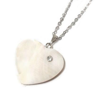 China Cute Heart Pendant Natural Shell River Necklace Heart Shell Chain Necklace for sale