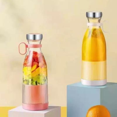 China Easy Handling Smart USB Fruit Juice Mixer Cup Mini Personal Portable Blender Fruit Squeezer Bottles Fresh Blenders Best for sale