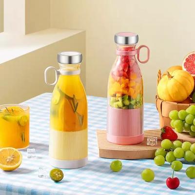 China Portable Cordless Rechargeable Fresh Smoothie Juicer Fruit Juicer Easy Handling Portable Blender Personal Mixer Bottle Mini for sale