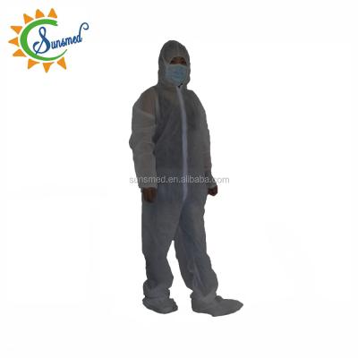 China Economic Disposable Protective Coverall PP Nonwoven Disposable Coveralls With Shoe Covers Hood Coverall Te koop