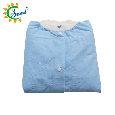 중국 Economical Disposable Nonwoven Lab Coat Nonwoven Visitor Gown With Snap Button 판매용