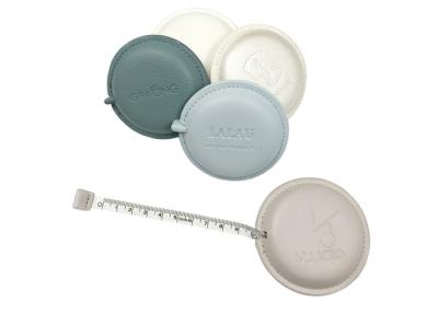 中国 70mm Round Personalized retractable cloth tape measure Soft PU clothing measuring tape 販売のため