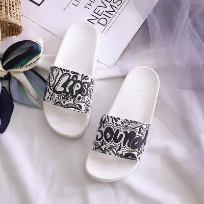 China CUSHIONING 2022 custom made outdoor men slippers summer home wear women's sandals and slippers new style logo for sale